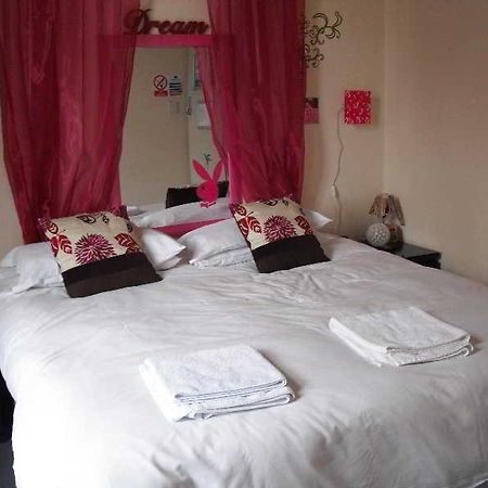 Art Roch Hostel Единбург Екстериор снимка