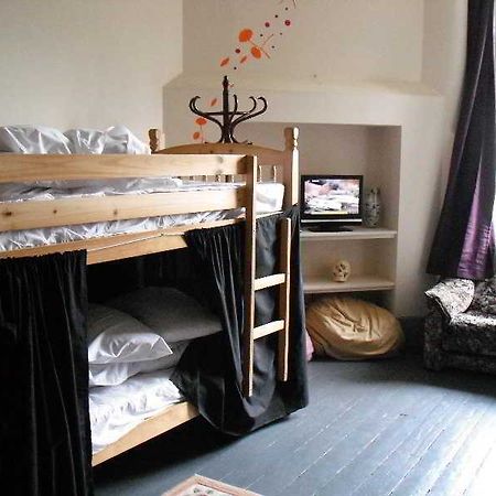 Art Roch Hostel Единбург Екстериор снимка
