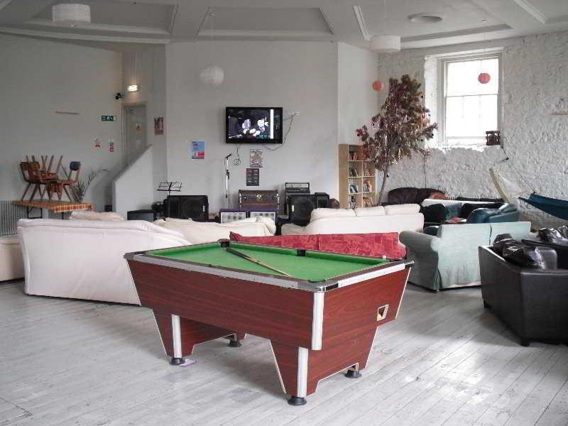 Art Roch Hostel Единбург Екстериор снимка