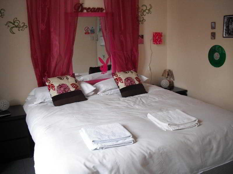Art Roch Hostel Единбург Екстериор снимка