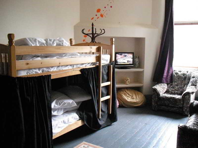 Art Roch Hostel Единбург Екстериор снимка